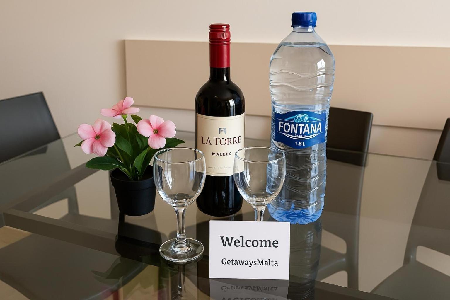 Seashells 2 Bedroom Apartment With Sunny Terrace With Stunning Sea Views - By Getawaysmalta San Pawl il-Baħar Kültér fotó